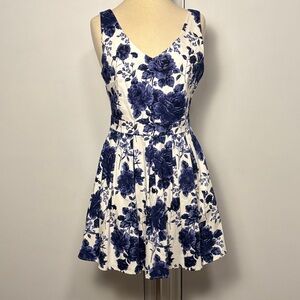 Floral IXIA cotton blend Blue & White Sleeveless Dress with pockets. Sz medium